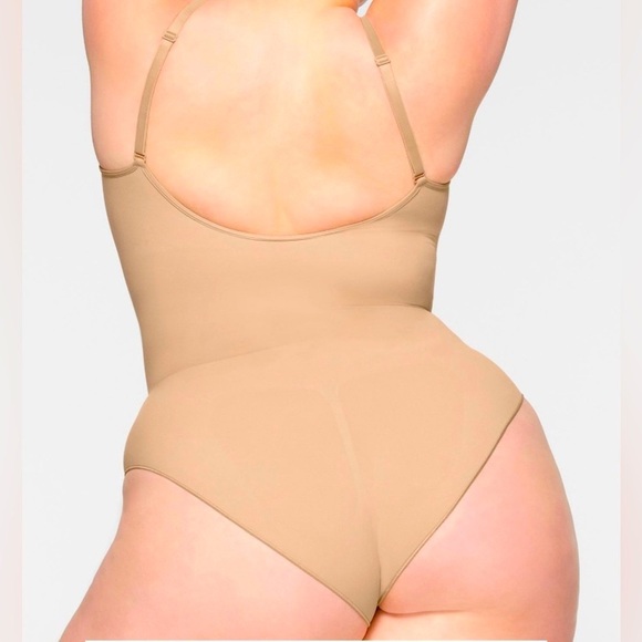 SKIMS Bodysuit Seamless Sculpt Thong, Color Sienna, Size 4X/5X - Picture 1 of 10